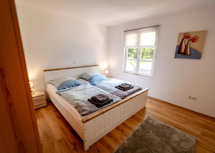 Gemuetliches Holzhaus Am 鲁本贝尔的诺伊施塔特